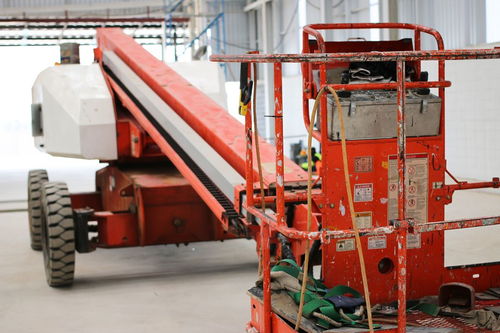 重型自調(diào)式焊接滾輪架驅(qū)動電機(jī)的選型及其在電桿滾焊機(jī)中的應(yīng)用