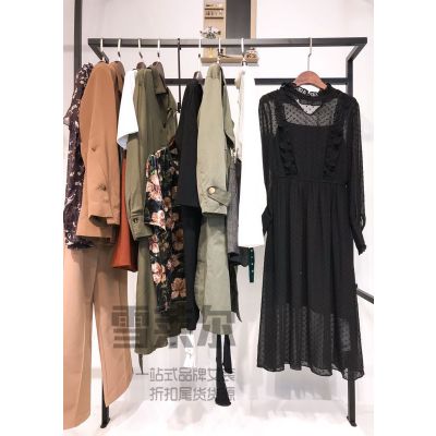 設計師女裝折扣店歐莎莉格時尚上衣尾貨庫存服裝批發(fā)多種面料新款組貨包