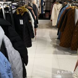 外貿服裝工廠折扣店